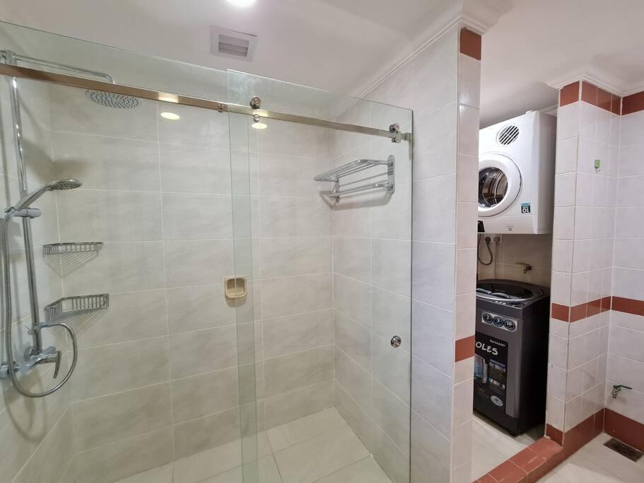 Lovely Waterfront Riverbank Suite With Pool Kuching Eksteriør billede