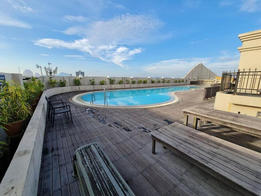 Lovely Waterfront Riverbank Suite With Pool Kuching Eksteriør billede