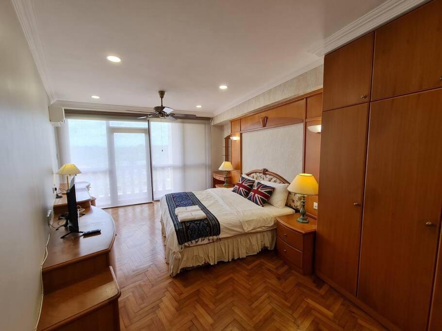 Lovely Waterfront Riverbank Suite With Pool Kuching Eksteriør billede